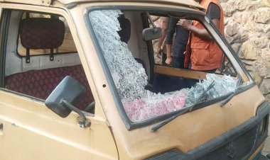 চাঁদা দাবির আভিযোগ ঢাবি ছাত্রলীগের বিরুদ্ধে, লেগুনা ভাঙচুর