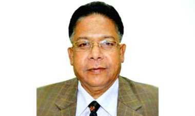 শপথ নিলেন কুমিল্লা সিটির মেয়র রিফাত