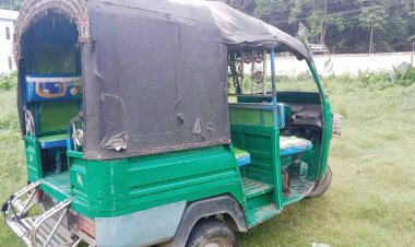 আইল্যান্ডের সঙ্গে ধাক্কা লেগে উল্টে গেল মাহেন্দ্র, নিহত ২