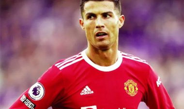 রোনালদোকে ছেড়ে দিচ্ছে ম্যানইউ অল্পতে নিতে চায় চেলসি!