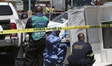  দক্ষিণ আফ্রিকায় বারে বন্দুক হামলা, নিহত ১৪