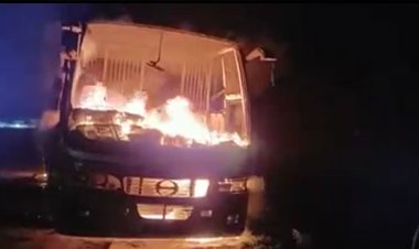 মানিকগঞ্জে বাসচাপায় ২ যুবক নিহত, সেলফি পরিবহনে অগ্নিসংযোগ