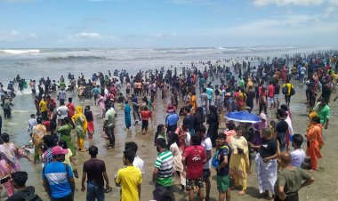  ঈদের পরে কক্সবাজার সৈকতে বাড়ছে পর্যটকের ভিড়