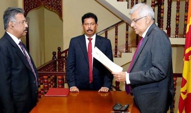 শ্রীলঙ্কার ভারপ্রাপ্ত প্রেসিডেন্ট হিসেবে শপথ নিলেন রনিল