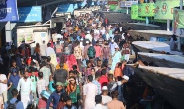 সদরঘাটে কর্মজীবী মানুষের ঢল