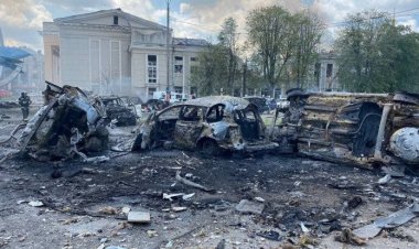  ইউক্রেনের দিনিপ্রোতে রাশিয়ার ক্ষেপণাস্ত্র হামলা, নিহত ৩