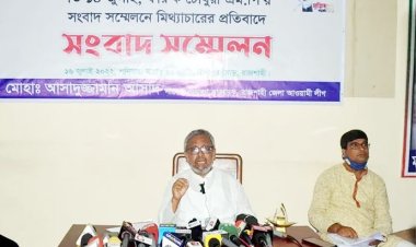 এম পি ওমর ফারুক বলেন ‘হকিস্টিক নিয়ে আয়, মেরেই ফেলব’