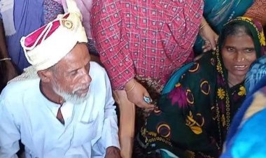 বিয়ের ৫০ বছর পর অনুষ্ঠান করলেন বৃদ্ধ দম্পতি