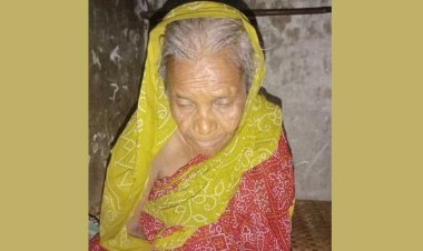 ডাক্তার দেখানোর কথা বলে বৃদ্ধা মাকে রাস্তায় ফেলে গেল ছেলে