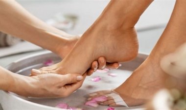 প্যাচপ্যাচে পানি-কাদায় ফাঙ্গাল ইনফেকশনের ভয়! বর্ষায় পায়ের যত্ন কীভাবে নেবেন