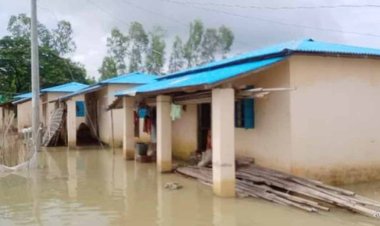 নিচু জায়গায় নির্মাণ করা উপহারের ঘর :চরম দুর্ভোগে পরিবার