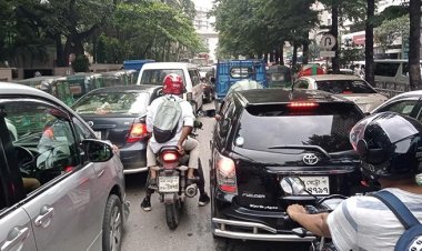 রাজধানীর বিভিন্ন সড়কে তীব্র  যানজট