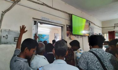 দালালের কথায় ‘চোখ বন্ধ করে’ সিল মারেন ইমিগ্রেশন অফিসার