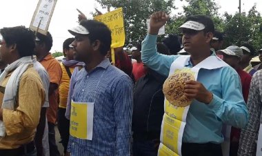 নেতার ঘরে কোটি কোটি, আমাদের ঘরে নেই রুটি!