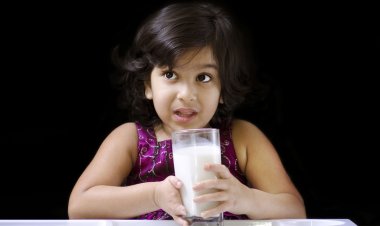 কাঁচা দুধ খাওয়ার অপকারিতা