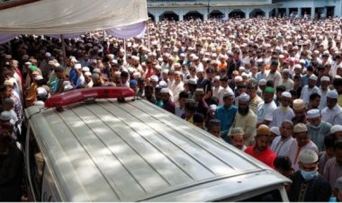 সেই ১১ তরুণের জানাজায় মানুষের ঢল