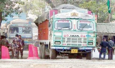 হিলি স্থলবন্দর দিয়ে বেড়েছে গম আমদানি, কমছে দাম