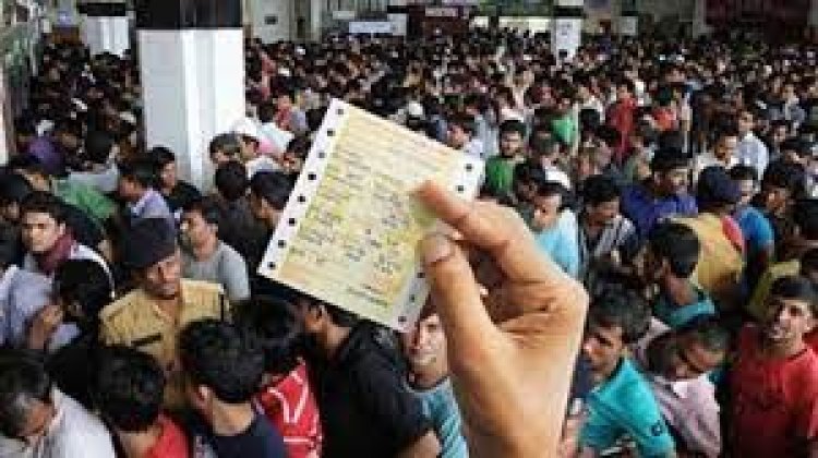 টিকিট পেতে তৃতীয় দিনের মতো চলছে ‘যুদ্ধ’