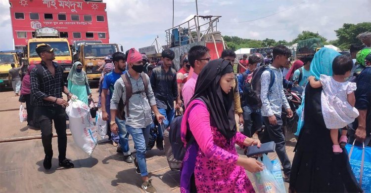  ভোগান্তি ছাড়াই দৌলতদিয়া দিয়ে ঘরে ফিরছে মানুষ