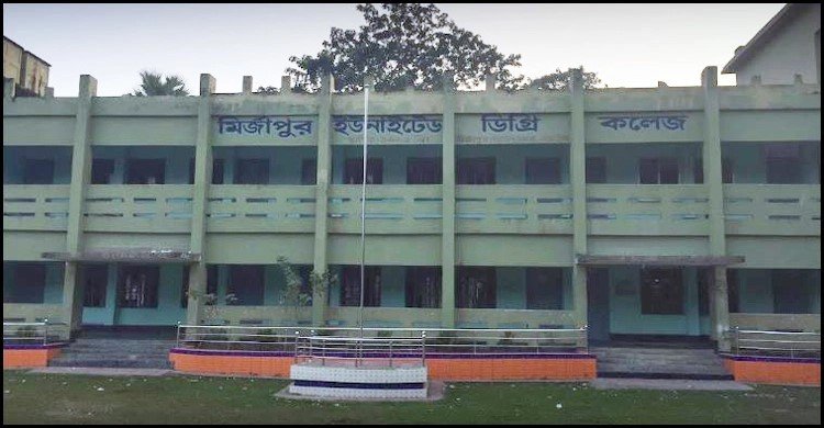 নড়াইলে শিক্ষককে হেনস্তা: অভিযুক্ত শিক্ষার্থীর ছাত্রত্ব বাতিল