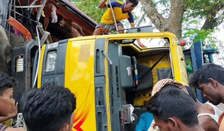 সিরাজগঞ্জে বাস-ট্রাক সংঘর্ষে ৩
