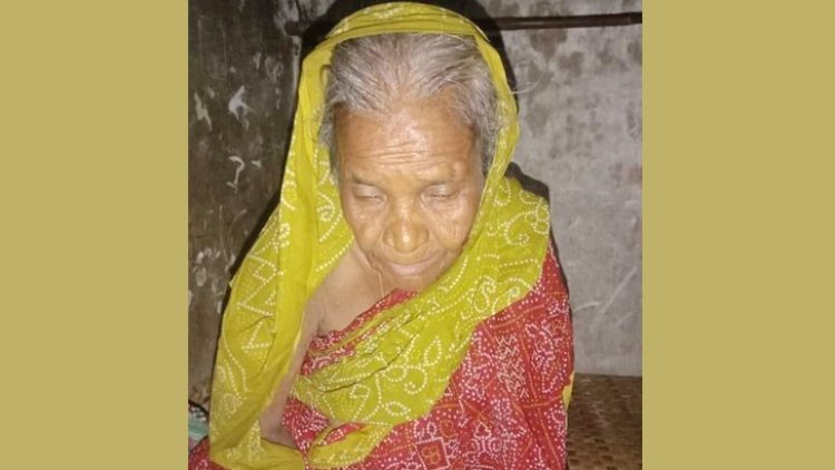 ডাক্তার দেখানোর কথা বলে বৃদ্ধা মাকে রাস্তায় ফেলে গেল ছেলে