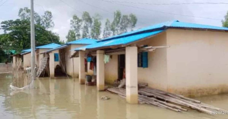 নিচু জায়গায় নির্মাণ করা উপহারের ঘর :চরম দুর্ভোগে পরিবার