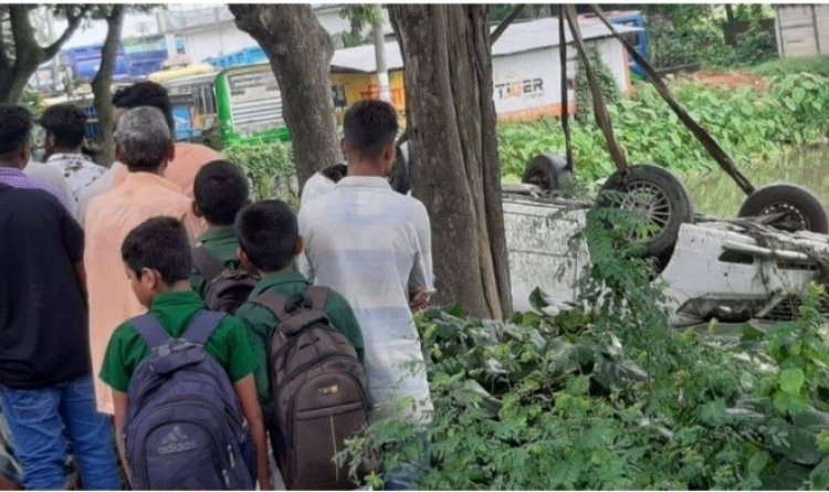 নিয়ন্ত্রণ হারিয়ে প্রাইভেট কার খাদে, দম্পতিসহ নিহত ৩