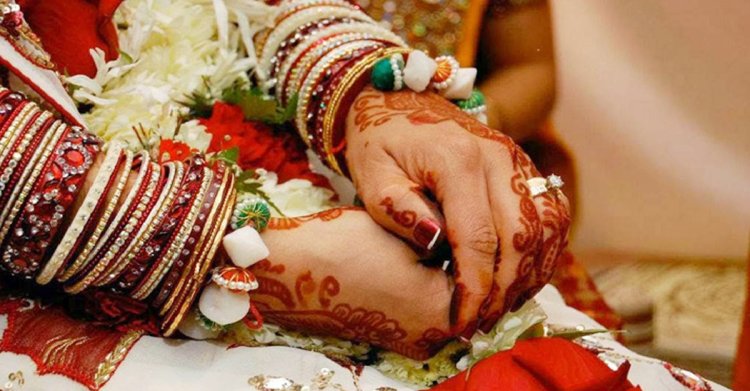 ফেসবুকে প্রেম, দুই সন্তানের মায়ের সঙ্গে স্কুলছাত্রের বিয়ে!