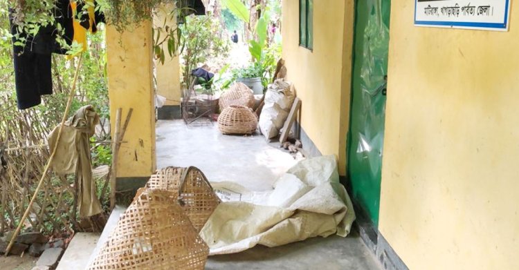পুলিশ সদস্যের স্ত্রীর নামে আশ্রয়ণ প্রকল্পের ঘর