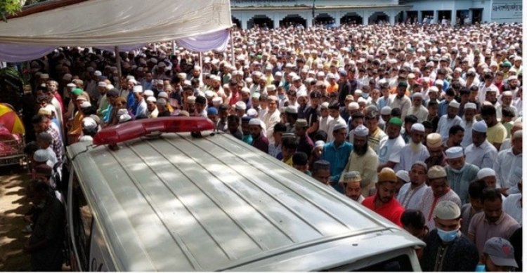 সেই ১১ তরুণের জানাজায় মানুষের ঢল