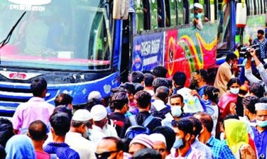 ঢাকায় পরিবহন সংকট, ভোগান্তিতে অফিসগামী মানুষ