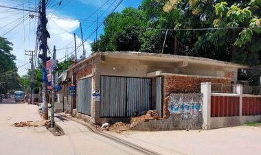 গণপূর্তের জমিতে মসজিদের ব্যানার টাঙিয়ে মার্কেট