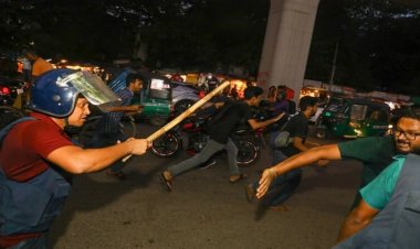 জ্বালানি তেলের মূল্যবৃদ্ধির প্রতিবাদ কর্মসূচিতে পুলিশের লাঠিচার্জ