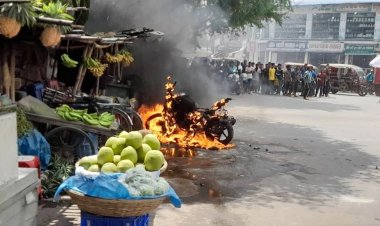 পুলিশ কাগজ চাওয়ায় মোটরসাইকেলে আগুন দিলেন যুবক