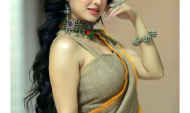  চটের শাড়ি-ব্লাউজ পরে নিন্দার মুখে মনামী