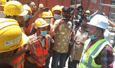 বেতনের দাবিতে মেট্রো রেল শ্রমিকদের বিক্ষোভ