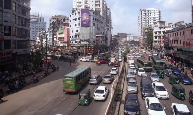 শ্যামলীতে দুই ট্রাকের সংঘর্ষে হেলপার নিহত