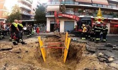 ব্যাংকে ডাকাতি করতে গর্ত খুড়তে গিয়ে যুবক আটক