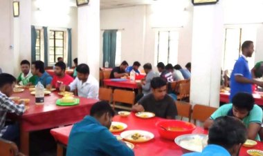 ঢাবির হলগুলোতে খাবারের দাম বাড়লেও কমেছে মান