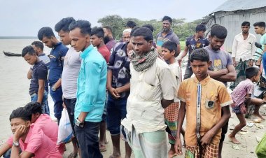 বঙ্গোপসাগরে ট্রলার ডুবে ৩ জেলের মৃত্যু, উদ্ধার ১২