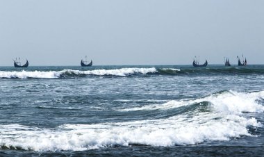 সিত্রাংয়ে ৮ ফুট উচ্চতায় জলোচ্ছ্বাসের আশঙ্কা