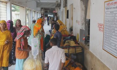 কর্মবিরতিতে পাবনা জেনারেল হাসপাতালের ইন্টার্ন চিকিৎসকরা