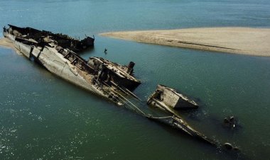  নদীর পানি শুকিয়ে ভেসে উঠল ২০টি জার্মান যুদ্ধজাহাজ