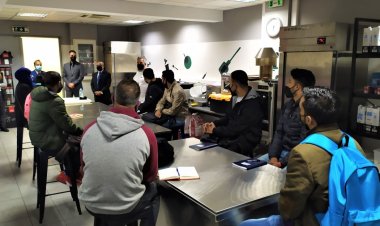 গ্রিসে বৈধ হবেন ১৫ হাজারের বেশি বাংলাদেশি