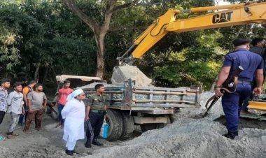 নদী তীর রক্ষা বাঁধের ক্ষতি করে বালু উত্তোলন, ২ ব্যবসায়ীর জেল