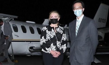 চীনের হুমকি সত্ত্বেও তাইওয়ানে গেলেন মার্কিন সিনেটর