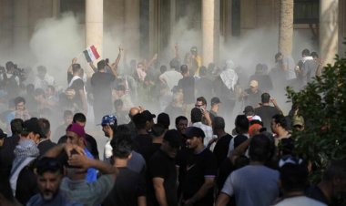  ইরাকে শিয়া নেতা মুক্তাদা আল-সদরের পদত্যাগ, সংঘর্ষে নিহত ১৫