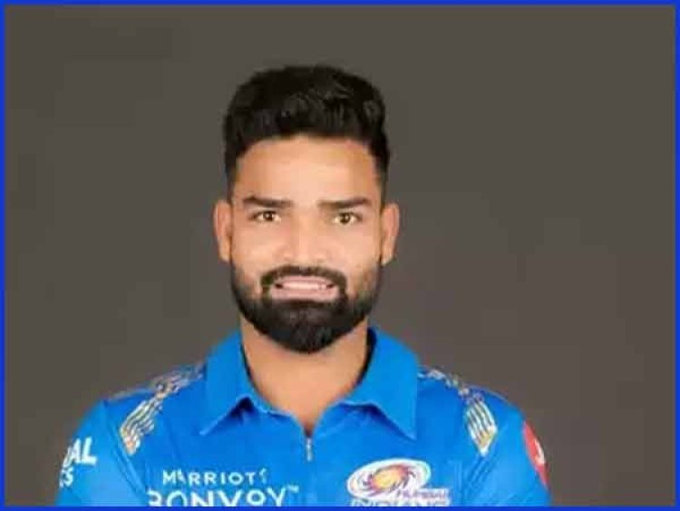 ৩৩৭৫ দিন পর মায়ের দেখা পেয়ে বাকরুদ্ধ ক্রিকেটার!
