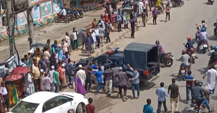 জ্বালানি তেলের মূল্যবৃদ্ধির প্রতিবাদে শ্যামলীতে বিক্ষোভ, পুলিশের গাড়ি ভাঙচুর
